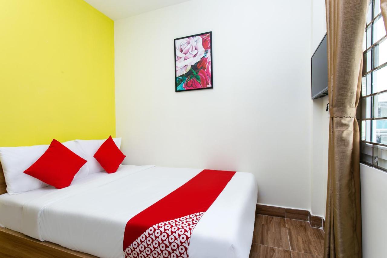 Отель Oyo 658 Euro Gold House And Coffee Дананг Экстерьер фото