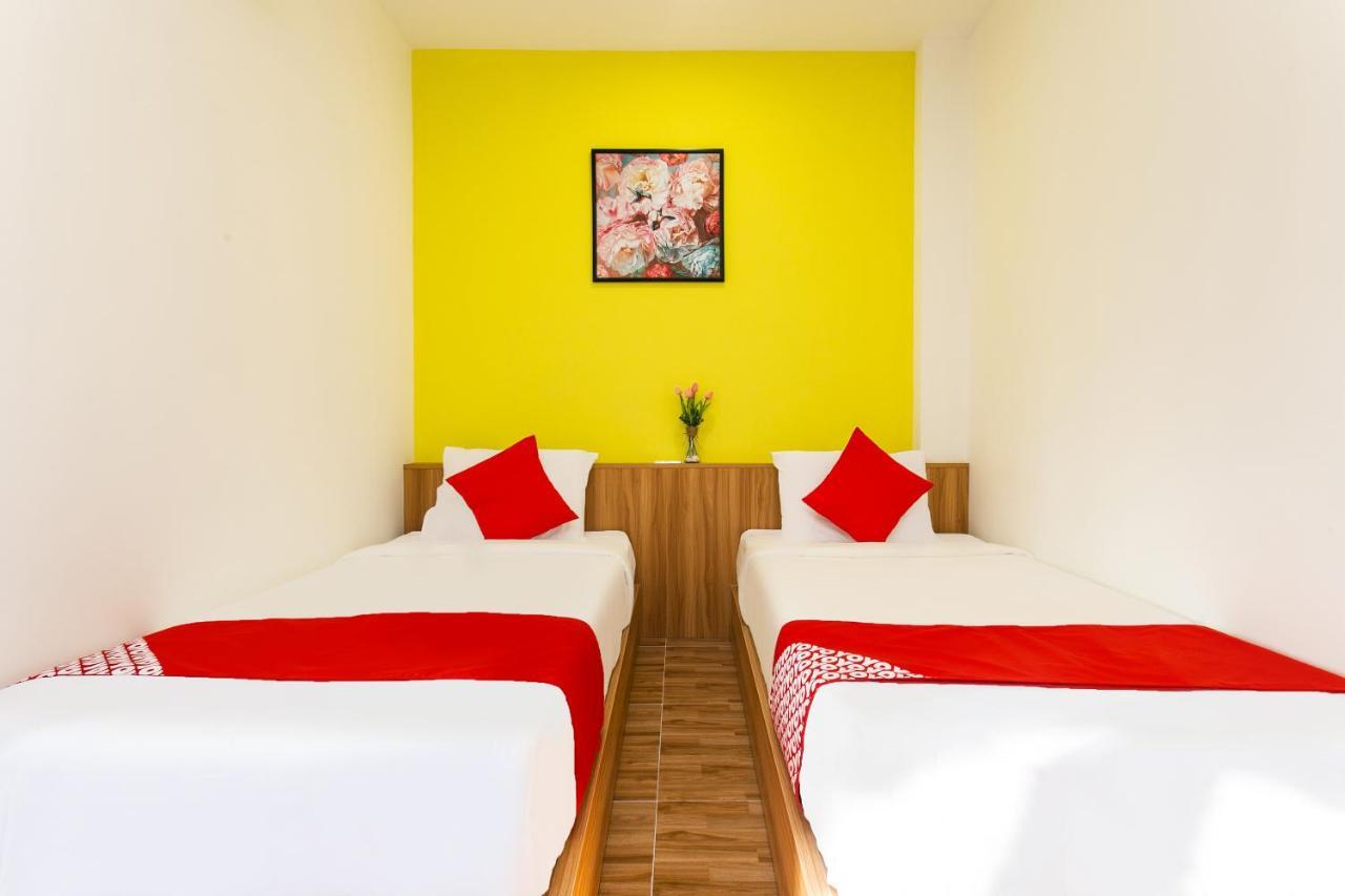 Отель Oyo 658 Euro Gold House And Coffee Дананг Экстерьер фото