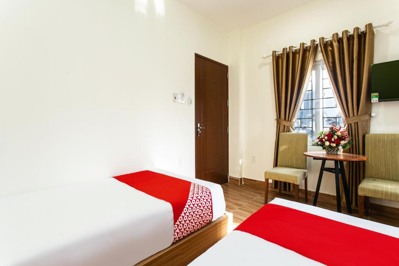 Отель Oyo 658 Euro Gold House And Coffee Дананг Экстерьер фото