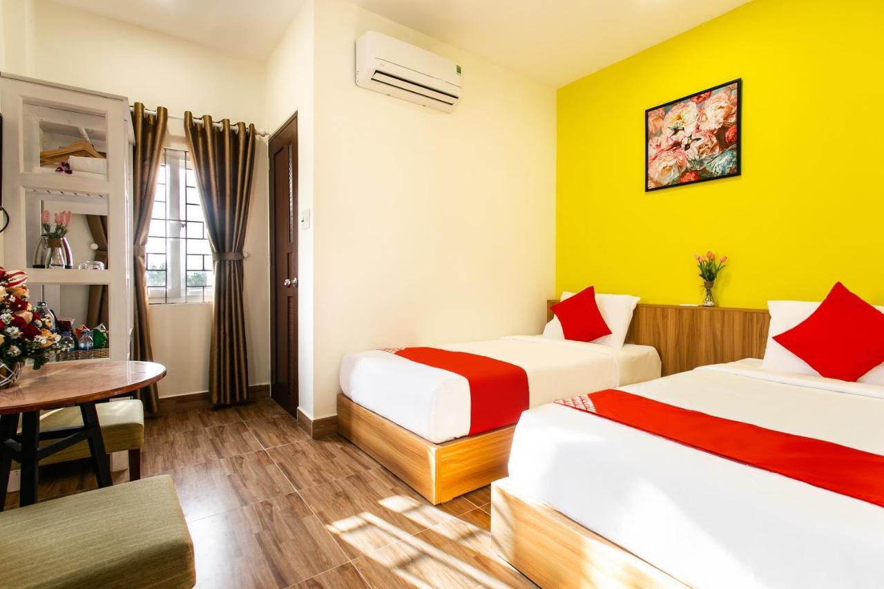 Отель Oyo 658 Euro Gold House And Coffee Дананг Экстерьер фото